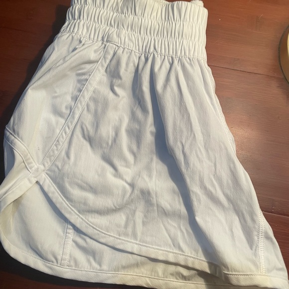 lululemon shorts - Picture 5 of 7